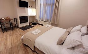 Kleodora Apartments